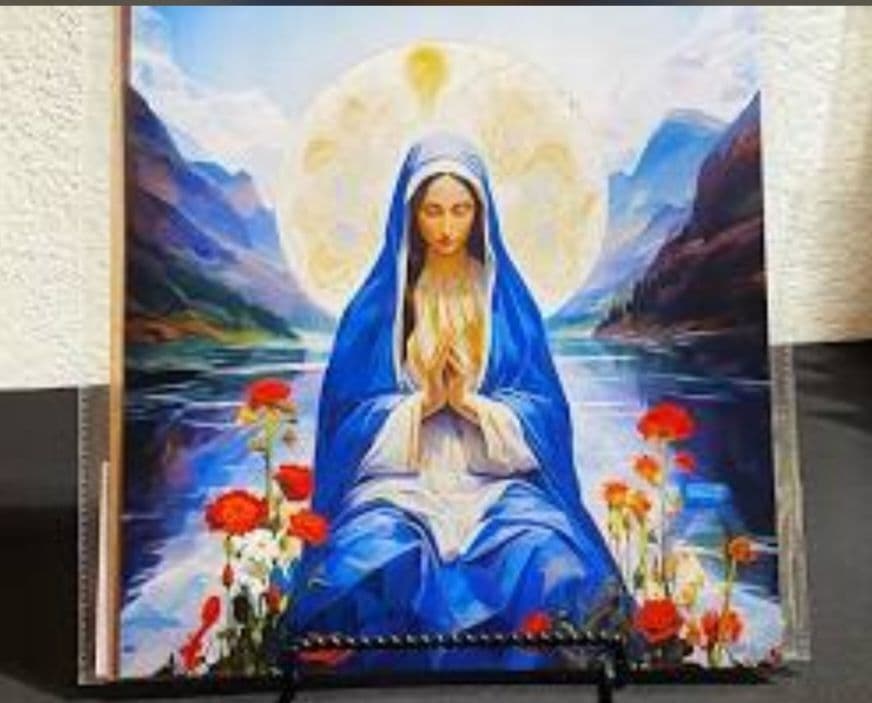 Najbrojnije žene u redu pred hramom i lik Bogorodice Marije